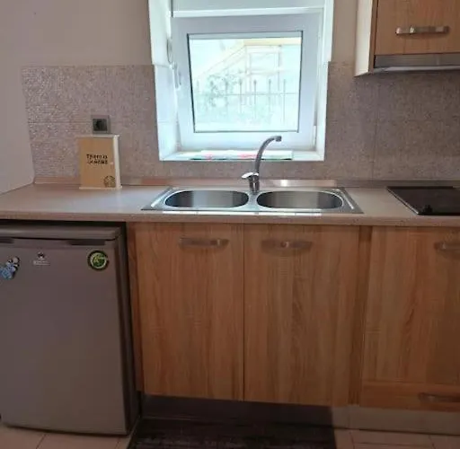 Sunnyside Apartman *